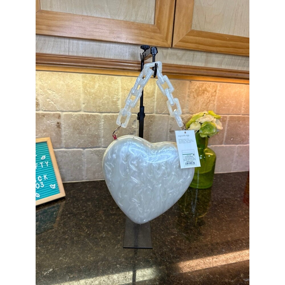 A New Day Pearl Marbled Heart Acrylic Clutch Purse Acrylic ChainHandle NWT